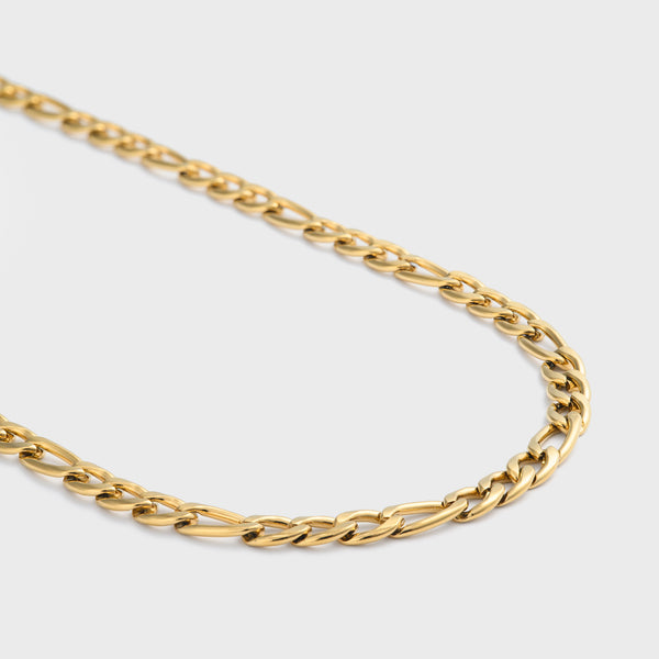 Figaro chain gold 5mm side shot on light grey background