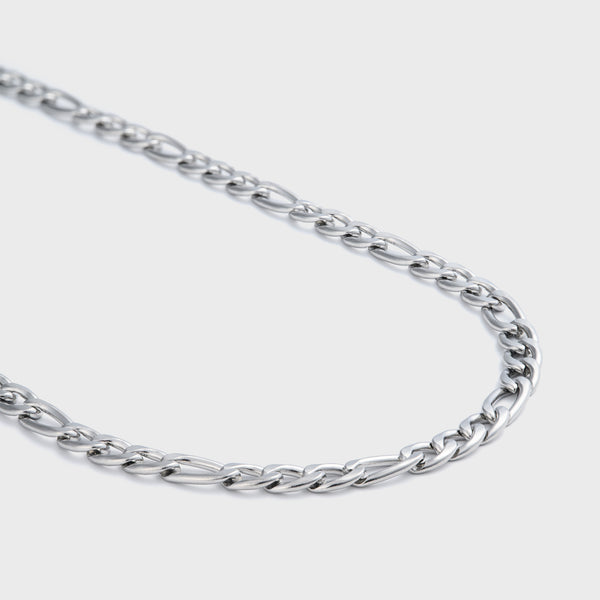 Figaro chain silver 5mm side shot on light grey background