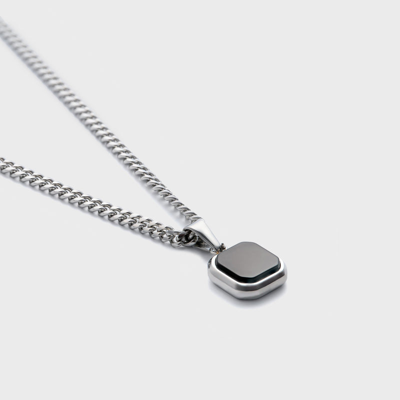 Shown on 4mm Cuban chain, detail