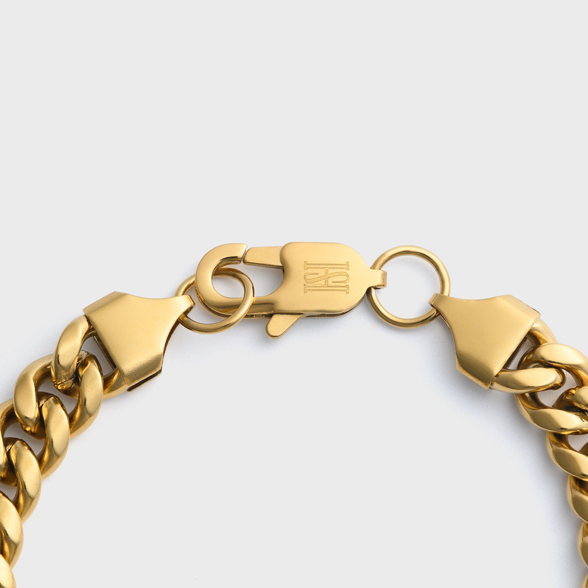 8mm_Gold_Cuban_Bracelet Clasp Shot on light grey background