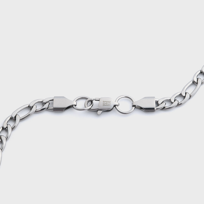 Figaro_chain_silver_5mm_clasp_shot on light grey background