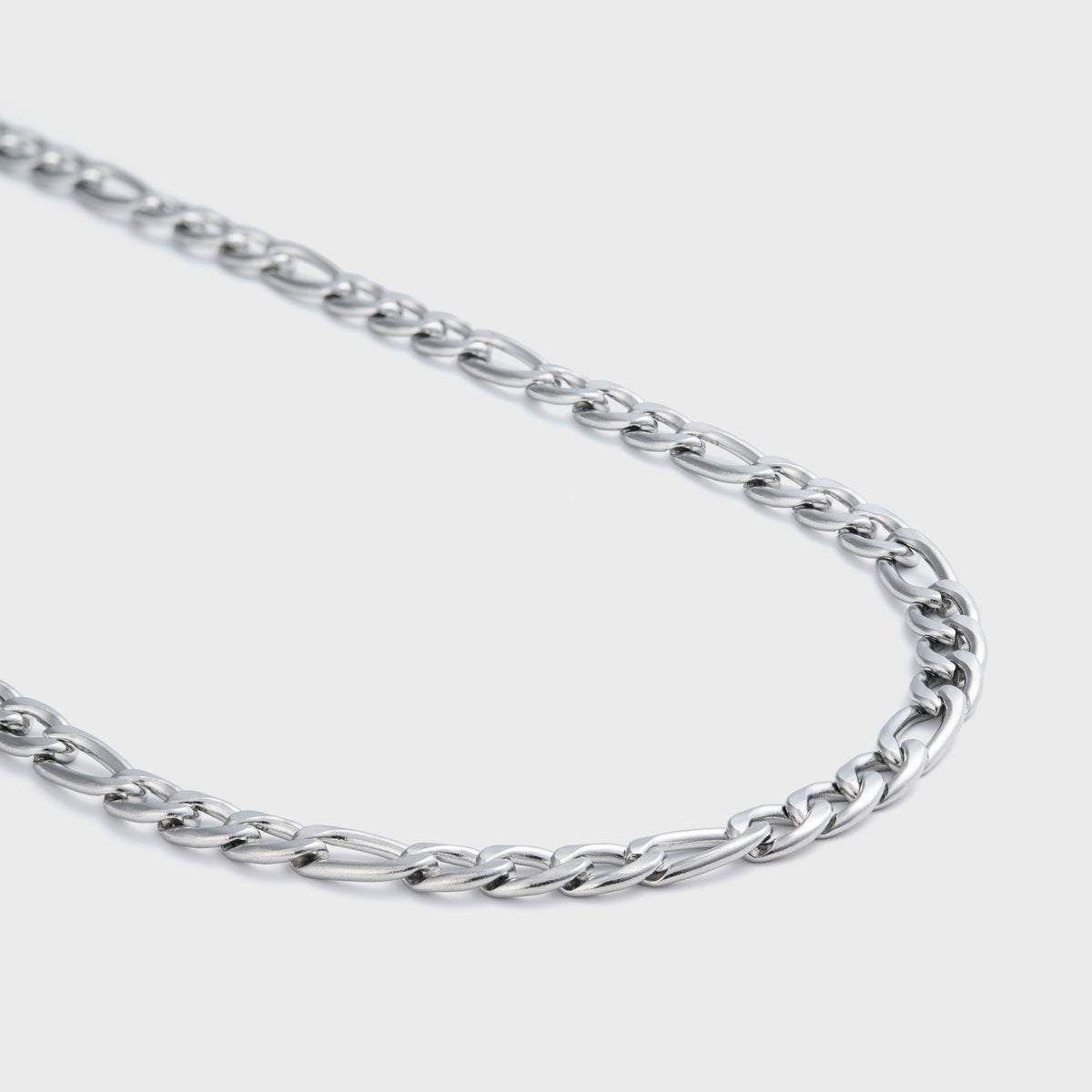 Figaro chain silver 5mm side shot on light grey background